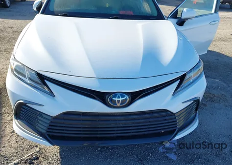 2021 Toyota Camry Le Hybrid z USA, uszkodzony, nr VIN 4T1C31AK1MU553678